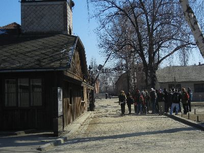 auschwitz1.jpg